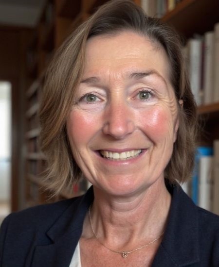 Evelyn Johnson Headshot.